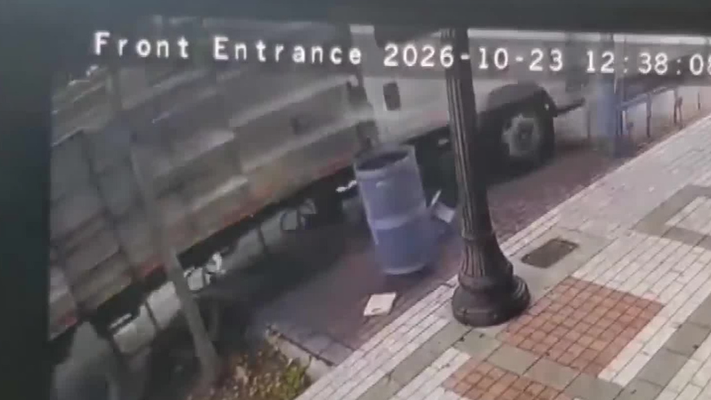 Landscaping truck crashes into bus bench, 3 North Miami businesses, sending 2 passengers to the hospital — CBS Miami, Ponte Vedra Beach Real Estate news