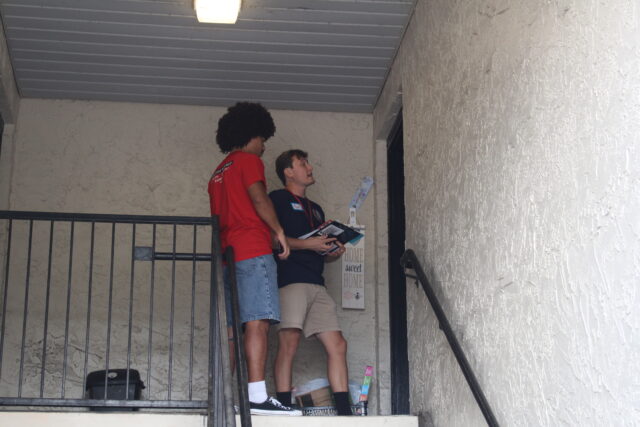 Disney World union workers knock on doors to support Democrats in Orange County — Florida Politics