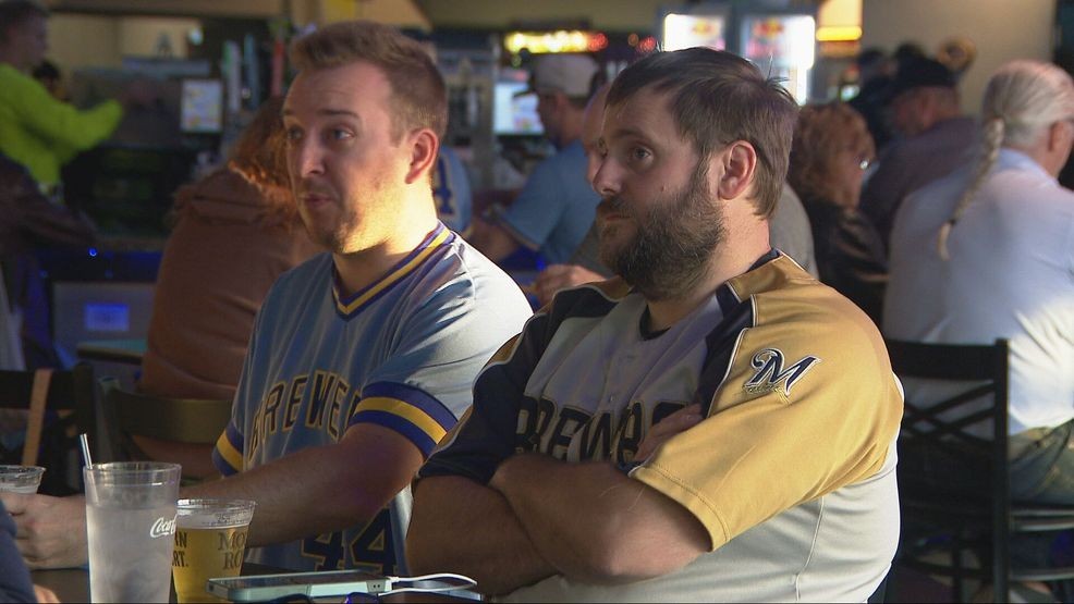 Brewers fans show World Series excitement at Stadium View — Fox 11 Green Bay Local, Ponte Vedra Beach Sports news
