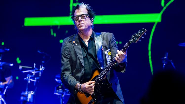 The Offspring guitarist Noodles leaves tour due to 'fairly serious health issue' — First Coast News Entertainment JAX