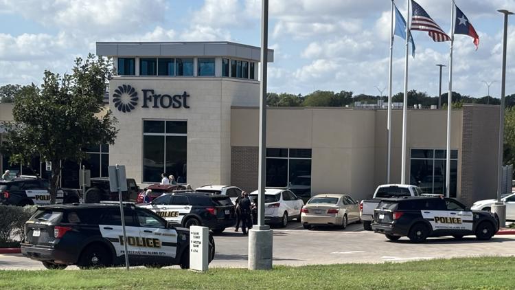 Elderly couple robbed outside Frost Bank in northwest San Antonio, police say suspect(s) at large — KENS 5 (San Antonio), Ponte Vedra Beach Community news