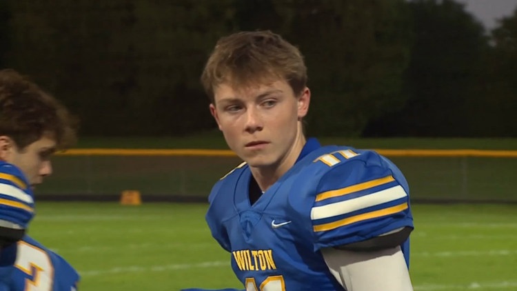 Iowa high school student returns to football team after cancer battle — First Coast News Sports JAX